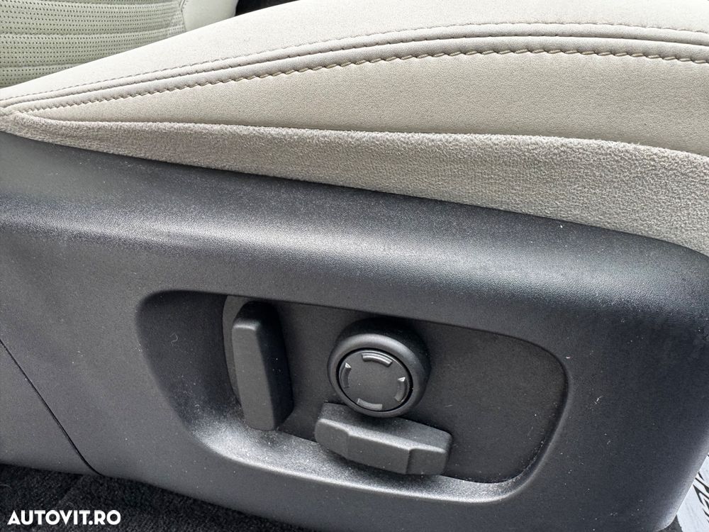 Land Rover Discovery Sport 2.0 D180 MHEV SE - 19