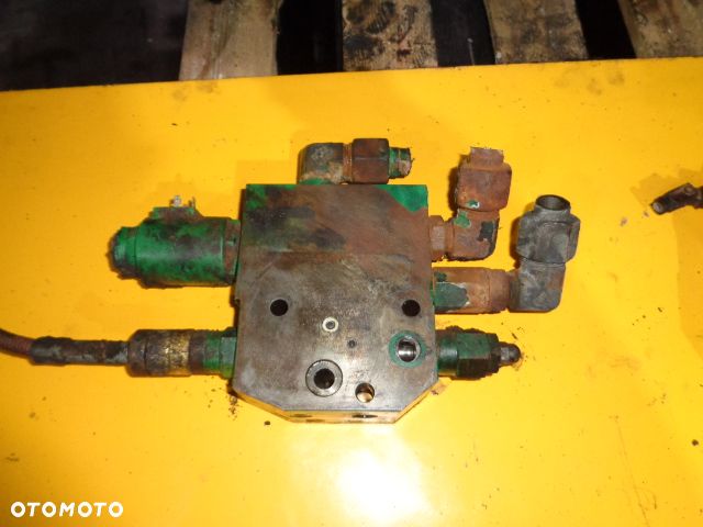 Sekcja blok hydrauliczny John Deere 5615F - 11