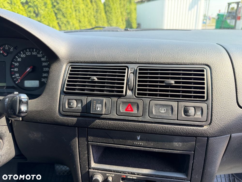 Volkswagen Golf - 28