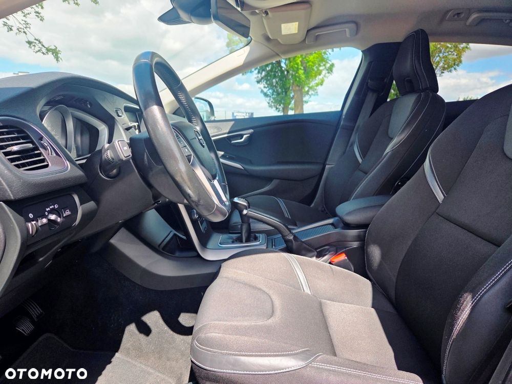 Volvo V40 D2 Momentum - 27