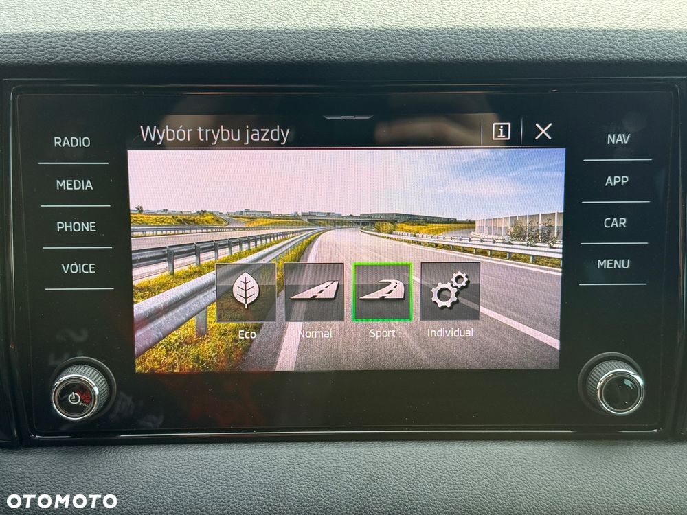 Skoda Karoq 1.5 TSI DSG Sportline - 35