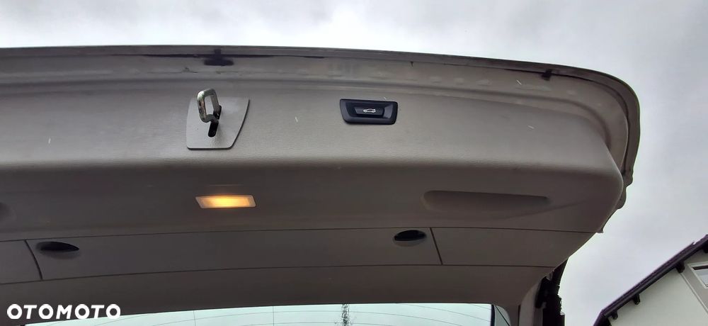 BMW Seria 3 320d DPF Touring - 11