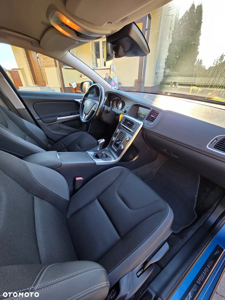 Volvo V60 D4 Drive-E Momentum - 6