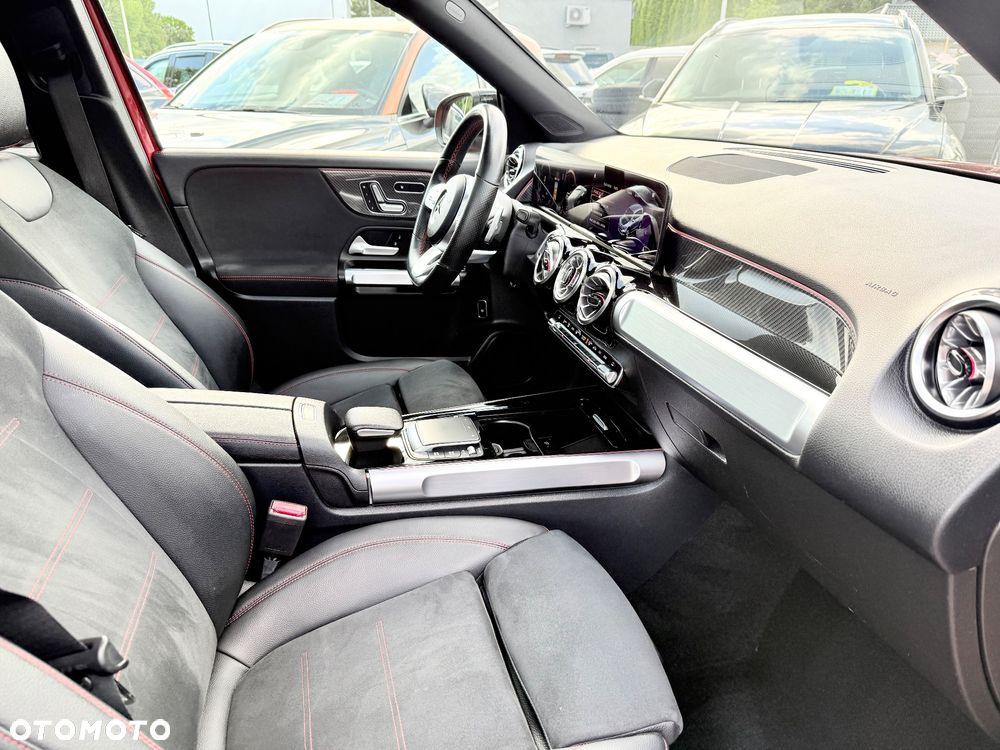 Mercedes-Benz GLB 200 7G-DCT AMG Line - 23