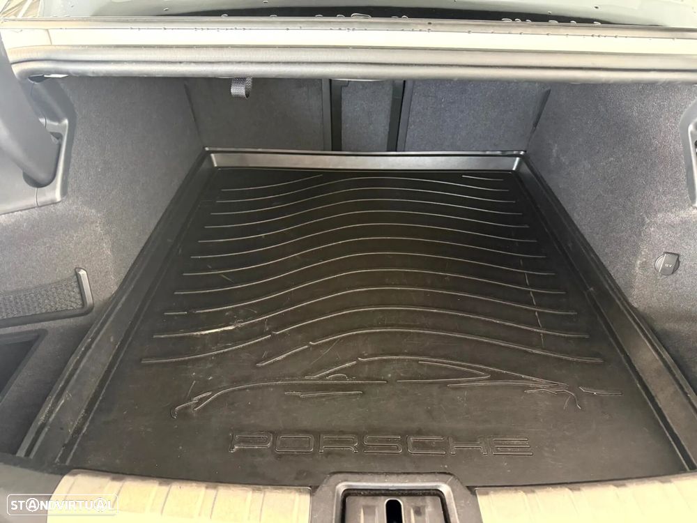Porsche Taycan 4S - 11