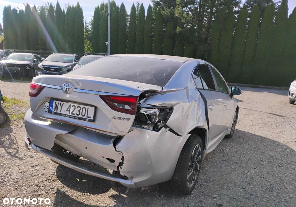 Toyota Avensis - 5