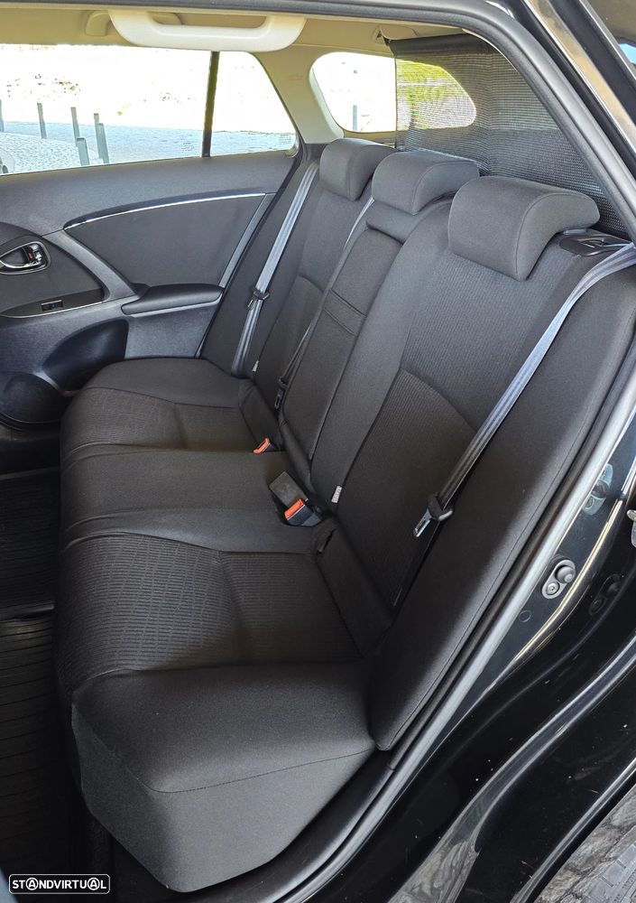 Toyota Avensis SW 2.0 D-4D - 16