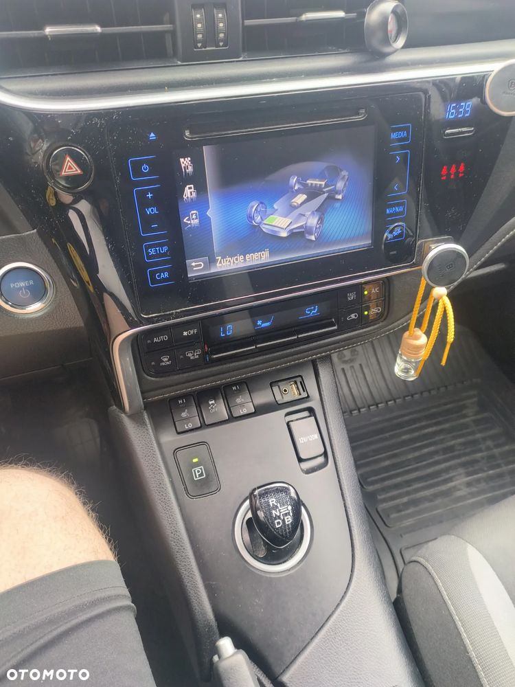 Toyota Auris Hybrid 135 Prestige - 11