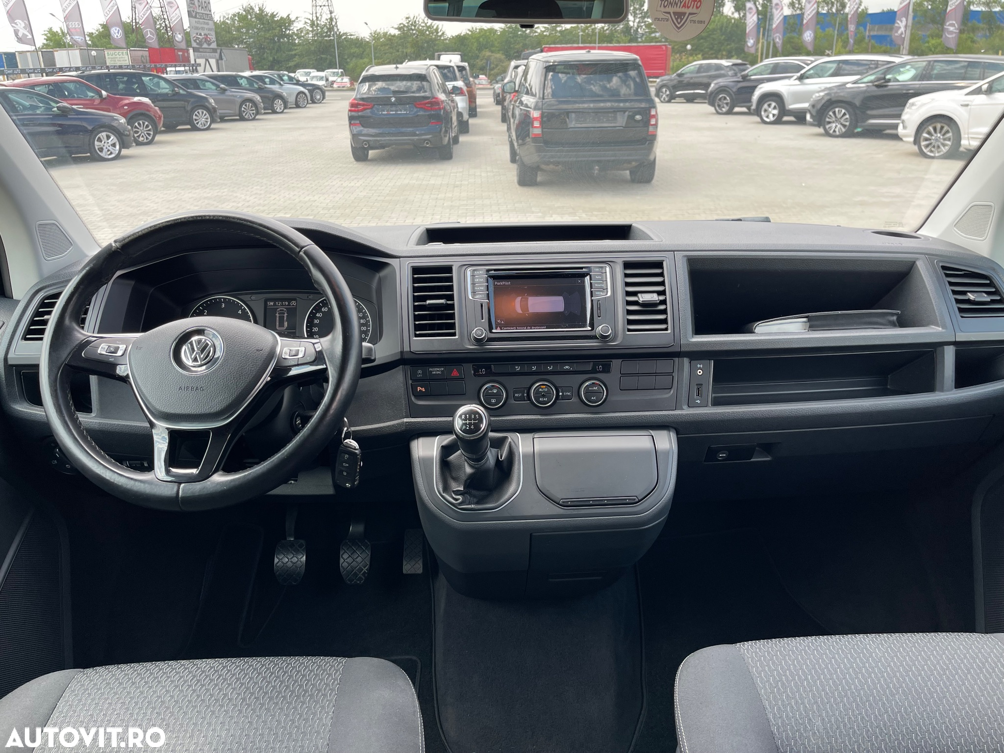 Volkswagen Multivan - 12