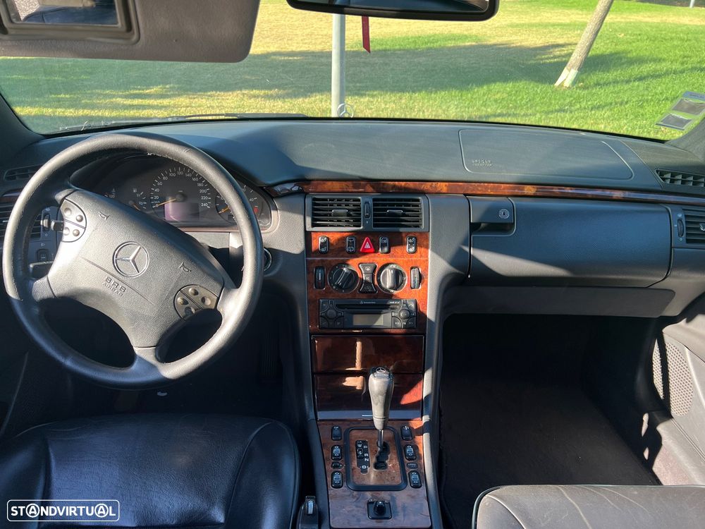 Mercedes-Benz E 220 - 19