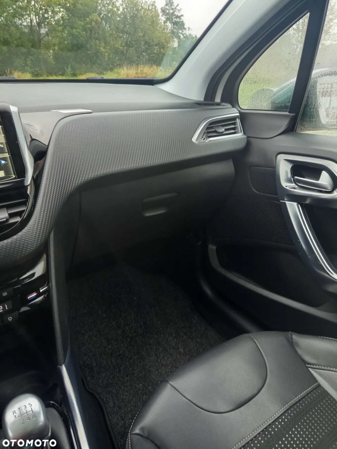 Peugeot 2008 1.6 e-HDi Allure S&S - 16