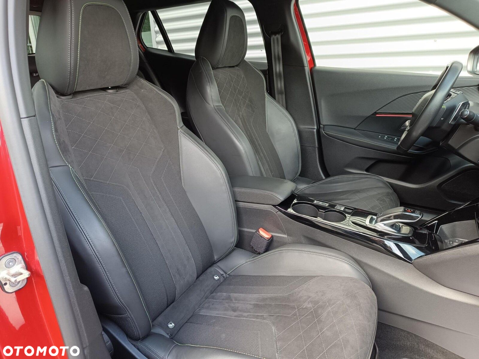 Peugeot 2008 1.2 PureTech GT Pack S&S EAT8 - 34