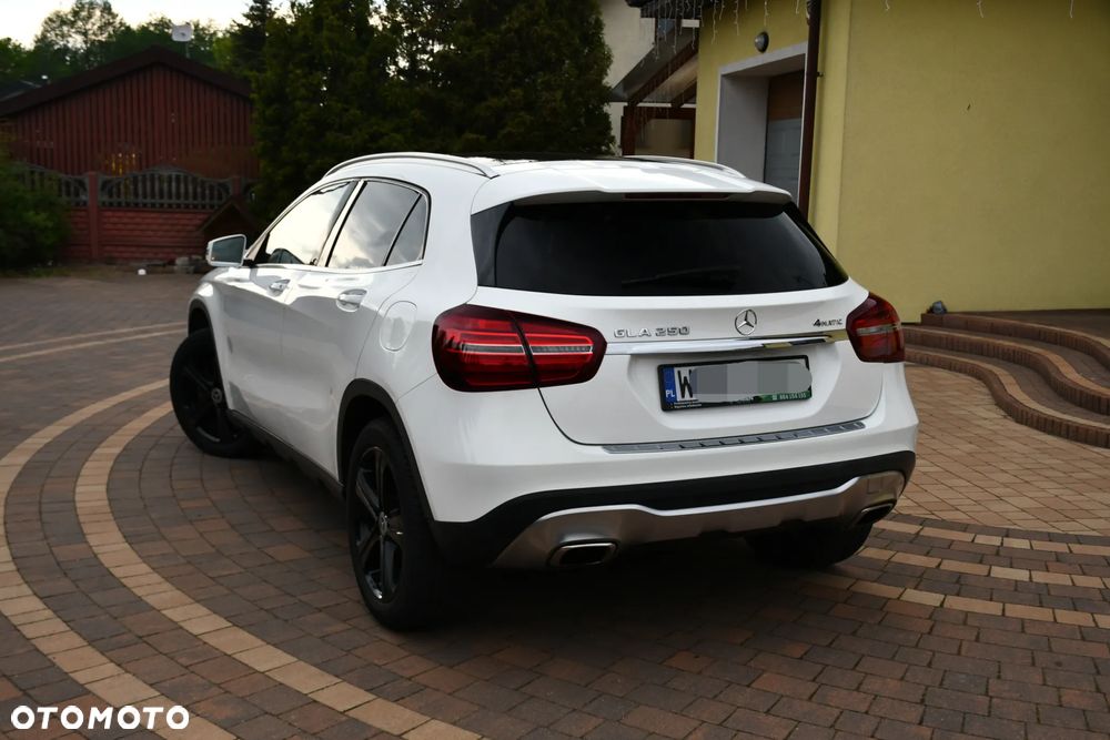 Mercedes-Benz GLA 250 4-Matic AMG Line - 12