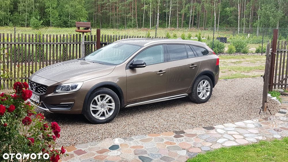 Volvo V60 Cross Country - 1