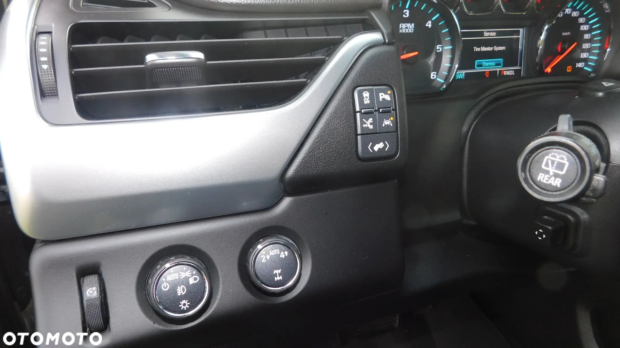 Chevrolet Suburban - 40