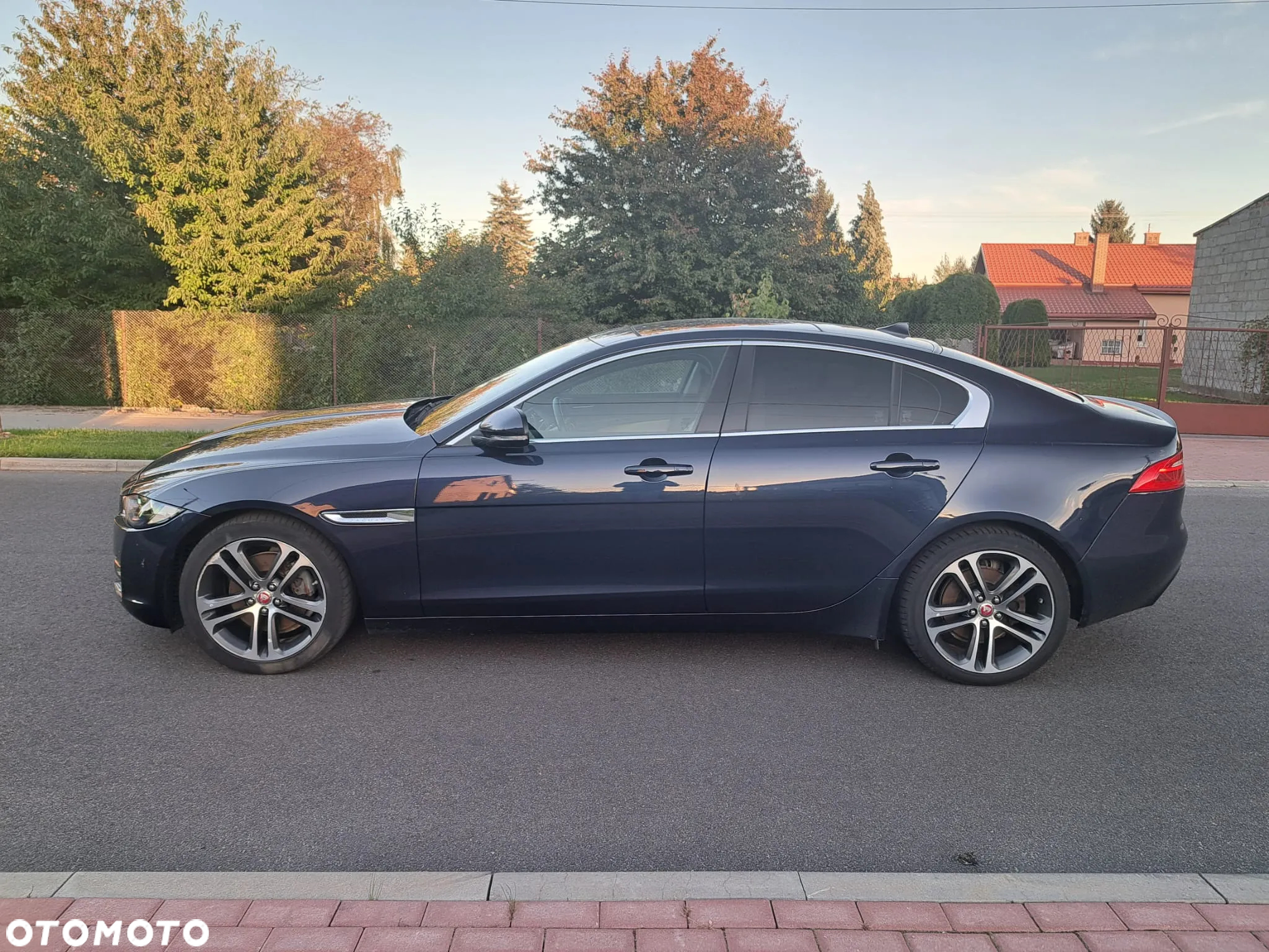 Jaguar XE 2.0 D Prestige - 6