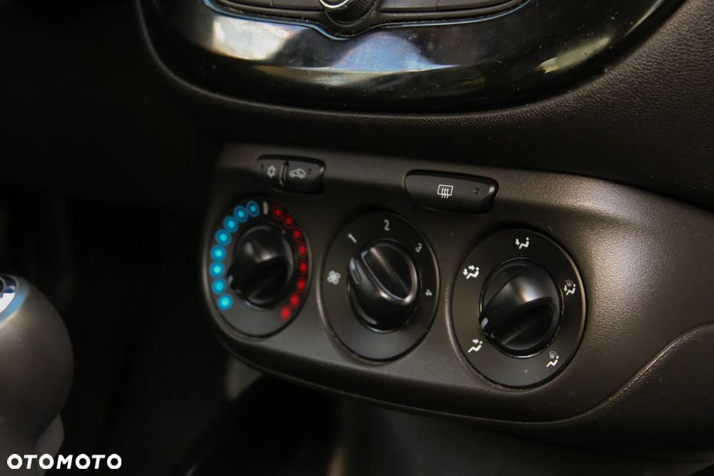 Opel Corsa 1.4 16V Cosmo - 27