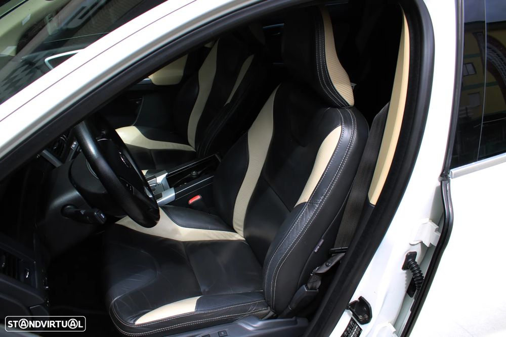 Volvo XC 60 2.0 D3 R-Design Geartronic - 23