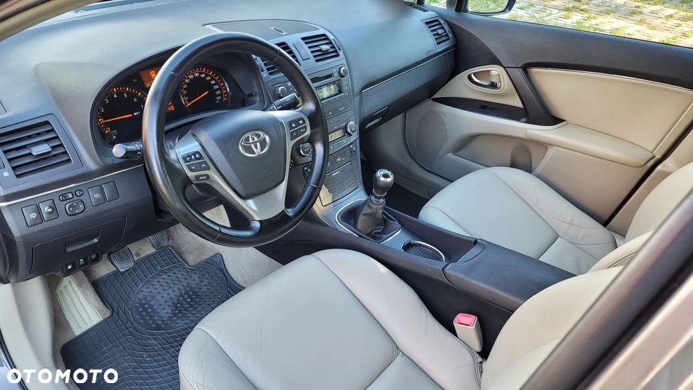 Toyota Avensis 1.8 Premium - 13