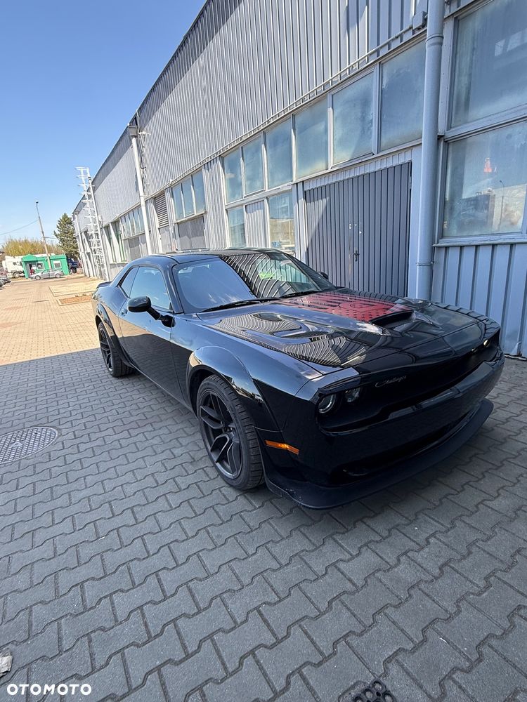 Dodge Challenger - 8