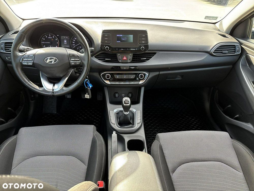 Hyundai i30 1.5 DPI Classic + - 13