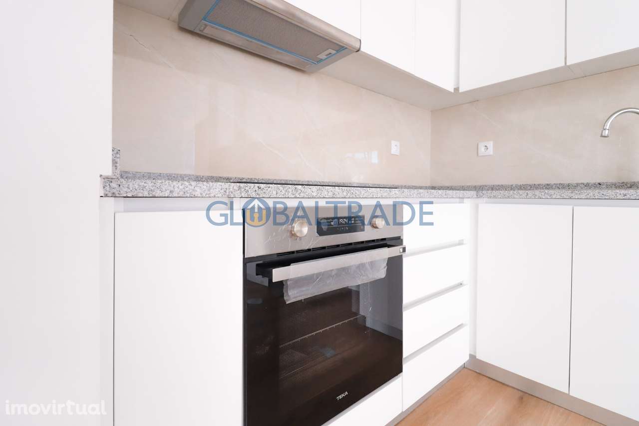 Apartamento T2 Renovado & Equipado em Baguim do Monte - Grande imagem: 3/36