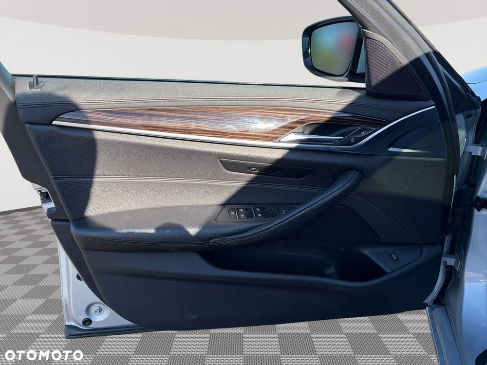 BMW Seria 5 540i xDrive Luxury Line - 11