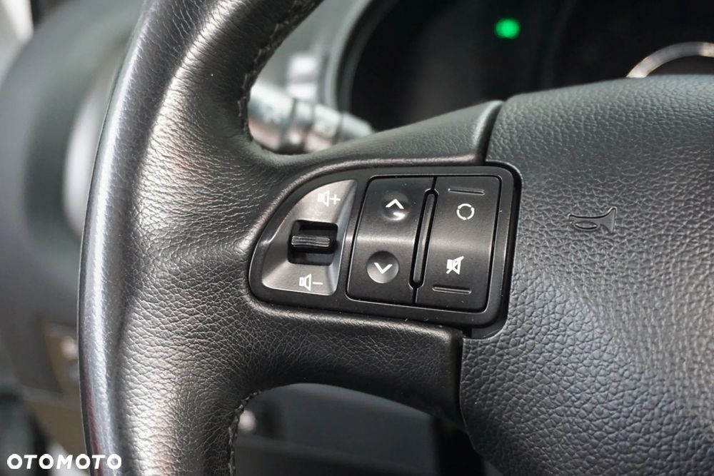 Kia Sportage 2.0 CRDI 4WD Automatik Spirit - 32