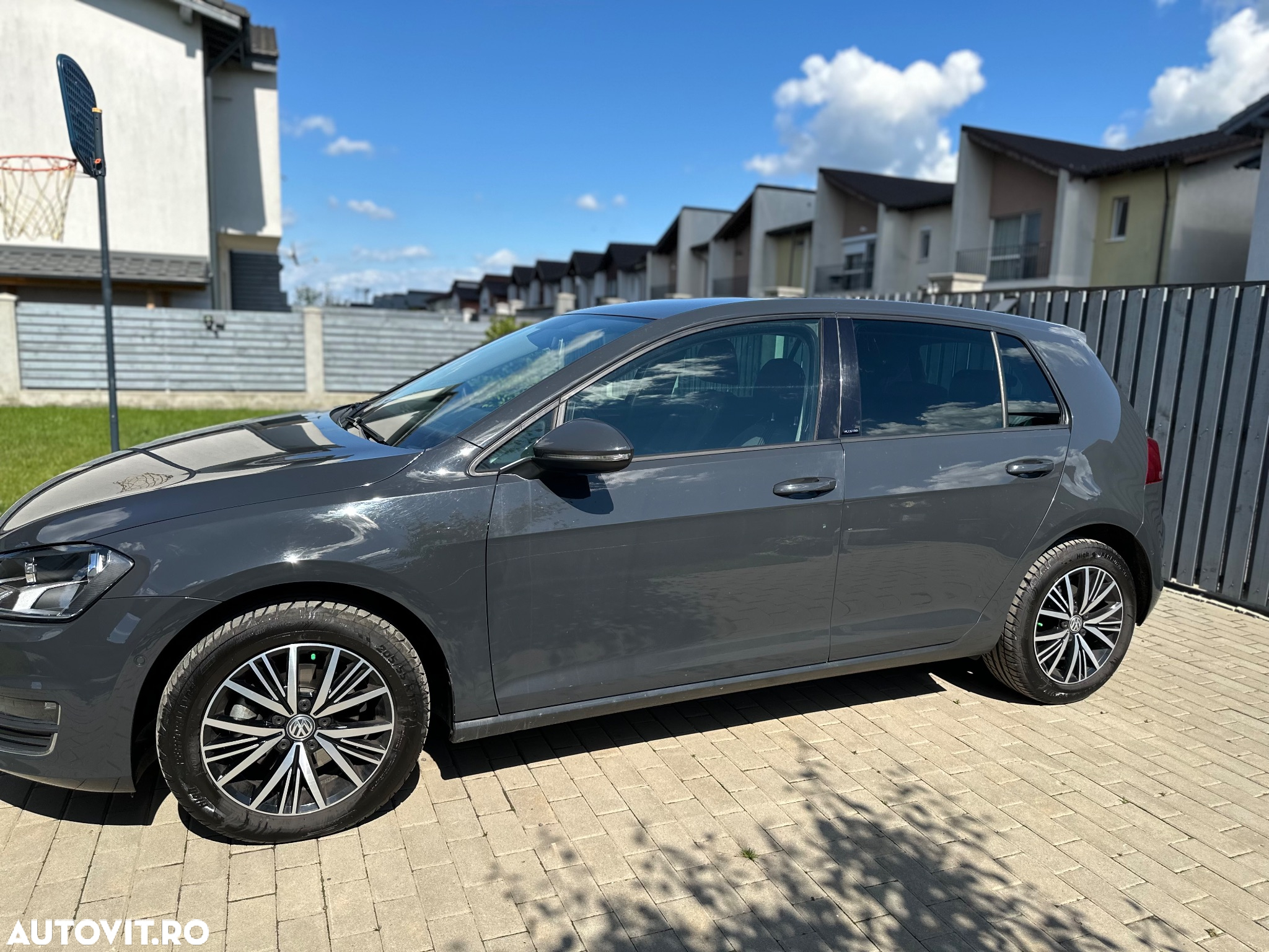 Volkswagen Golf - 8