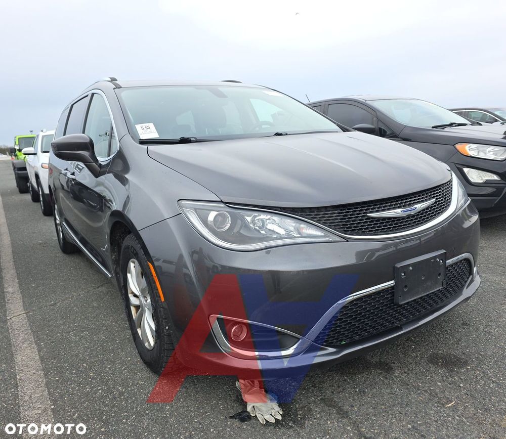 Chrysler Pacifica - 1