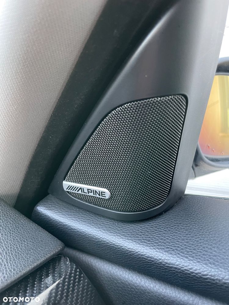 BMW Seria 3 330i - 10