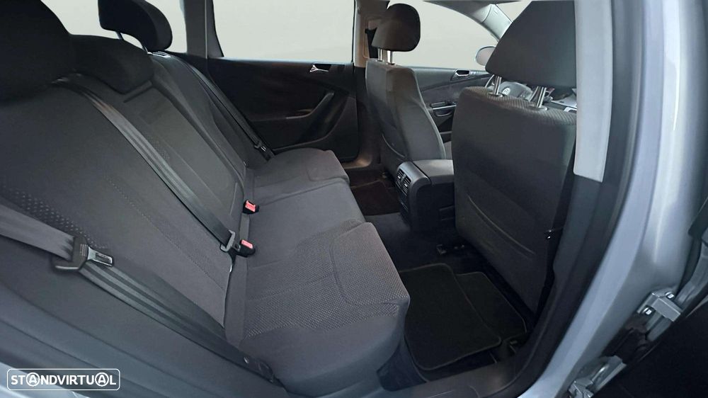 VW Passat Variant 2.0 TDi Confortline - 11