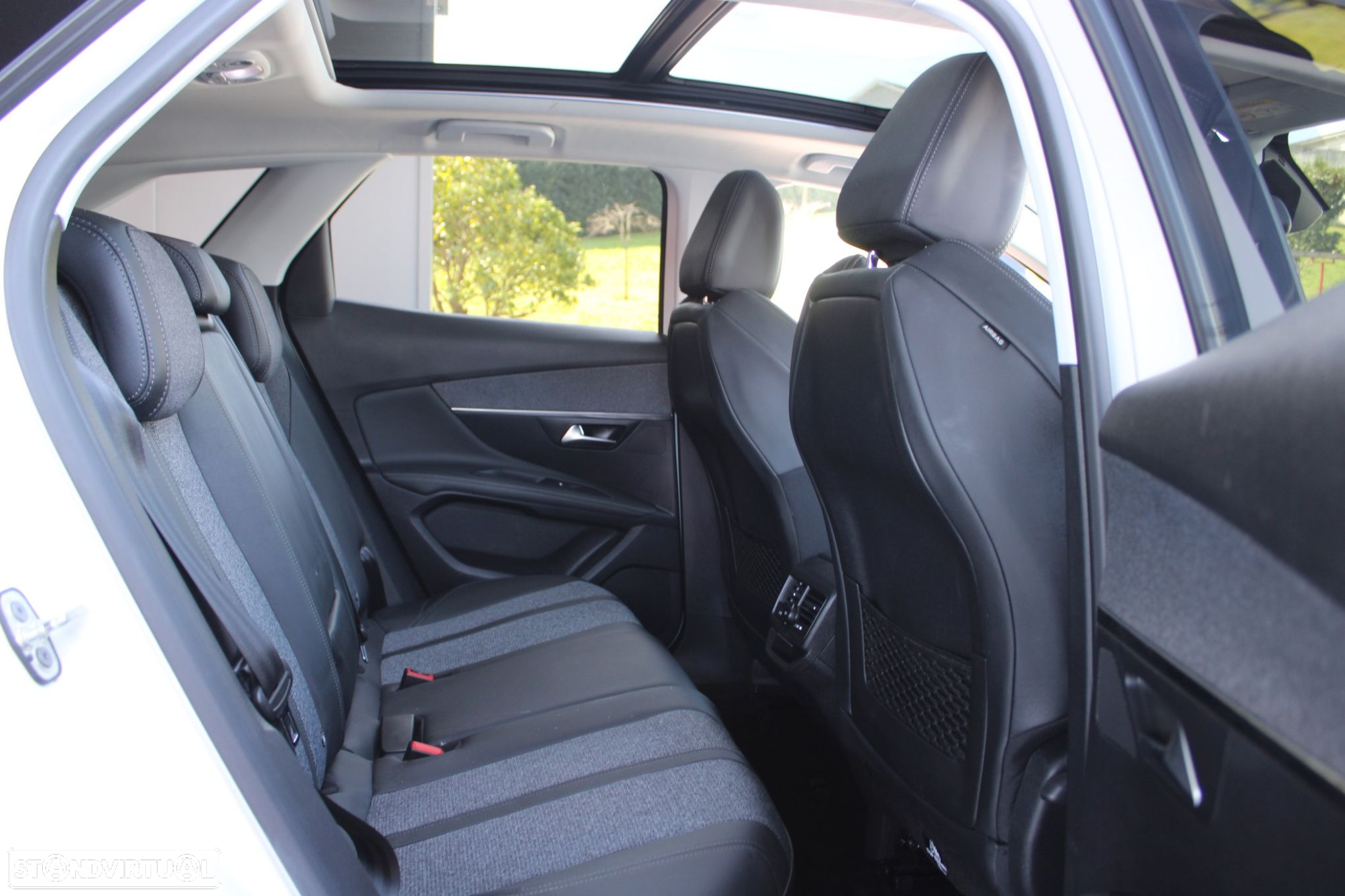 Peugeot 3008 1.2 PureTech Allure EAT8 - 24