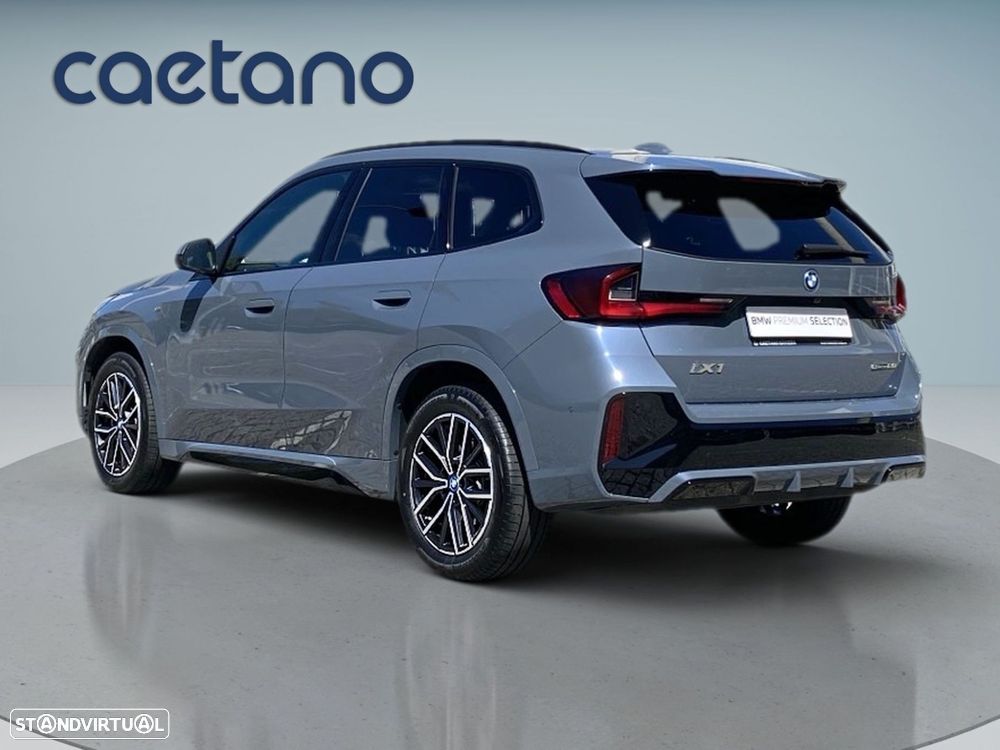 BMW iX1 eDrive20 Pack Desportivo M - 26