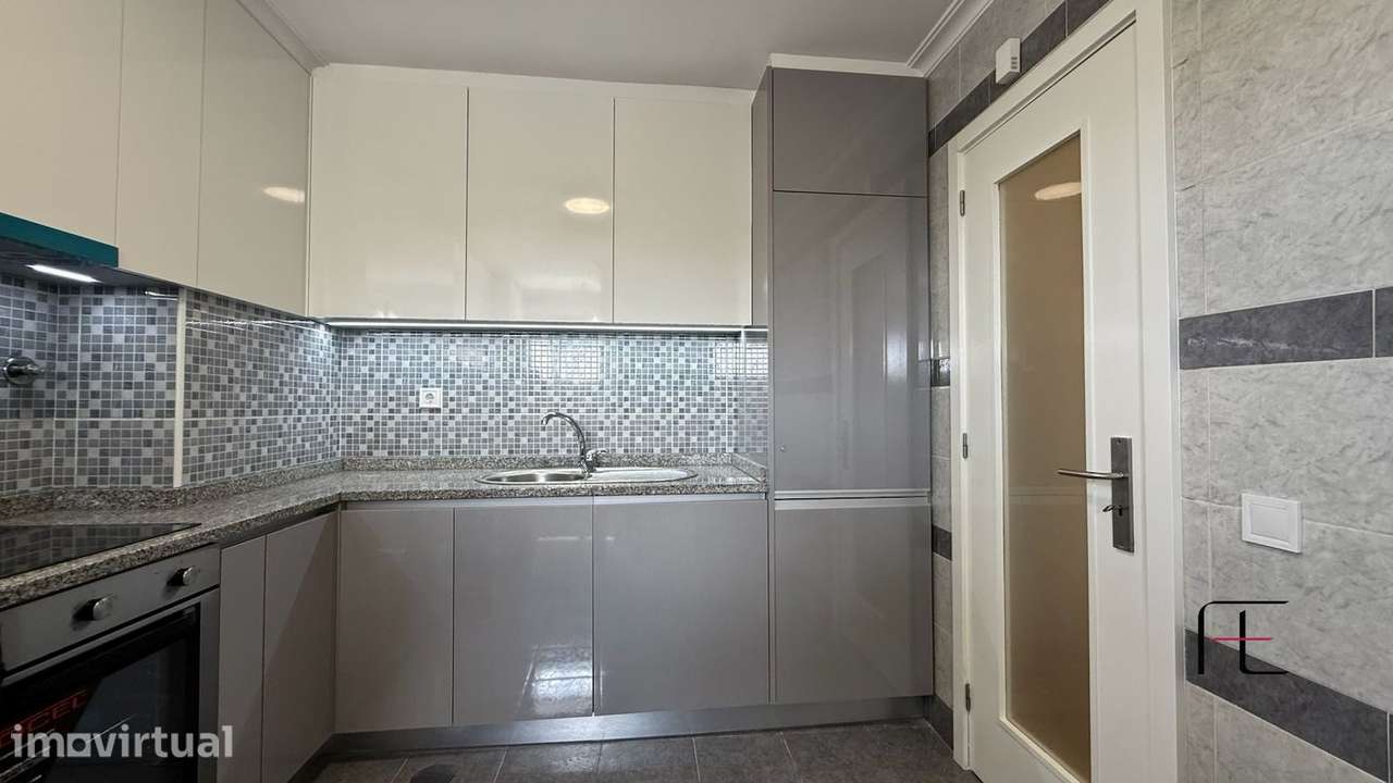APARTAMENTO T2 REMODELADO EM RIO TINTO - Porto - Grande imagem: 5/17