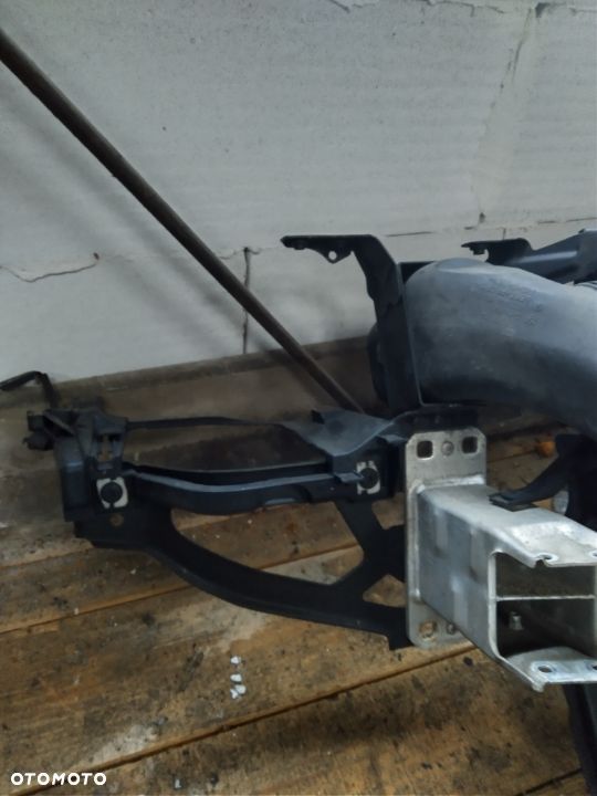 Pas przedni BMW E60 E61 - 5