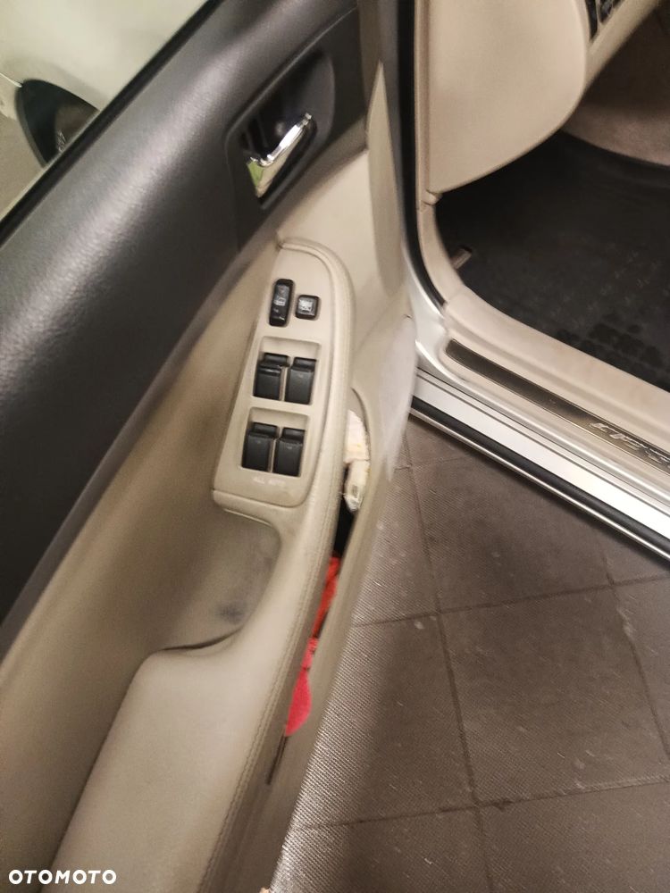 Toyota Avensis 2.2 D-CAT Sol plus NAVI - 12