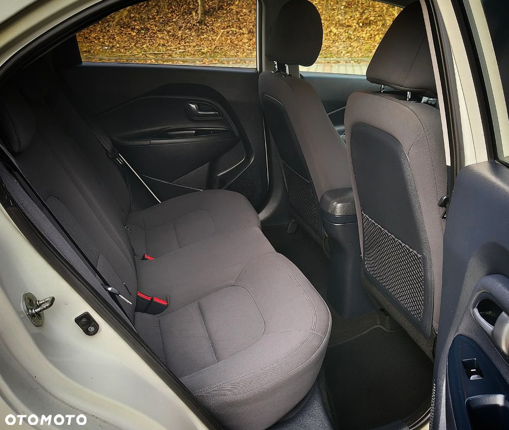 Kia Rio - 16