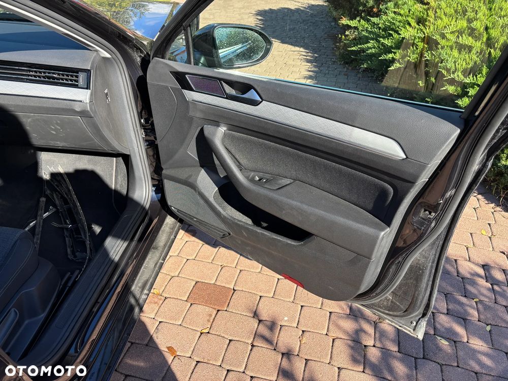 Volkswagen Passat Variant 2.0 TDI SCR DSG - 24