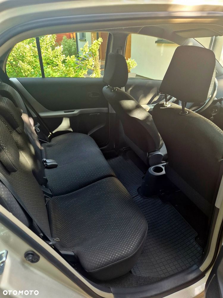 Toyota Yaris 1.33 Premium - 4
