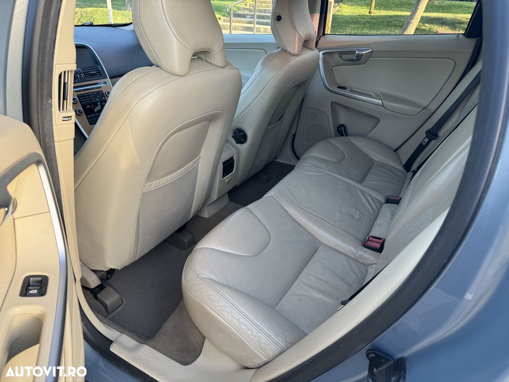Volvo XC 60 D5 AWD Summum - 7