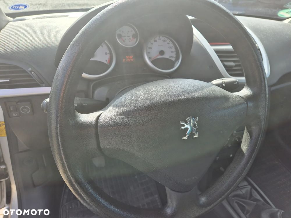 Peugeot 207 1.4 16V Trendy - 12