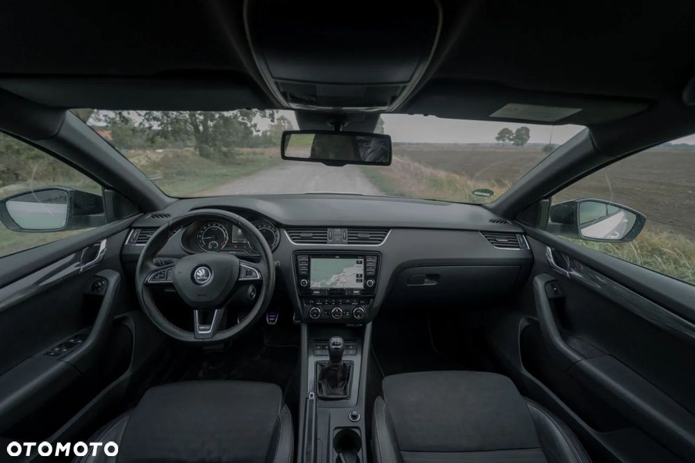 Skoda Octavia Combi 2.0 TDI (Green tec) RS - 16
