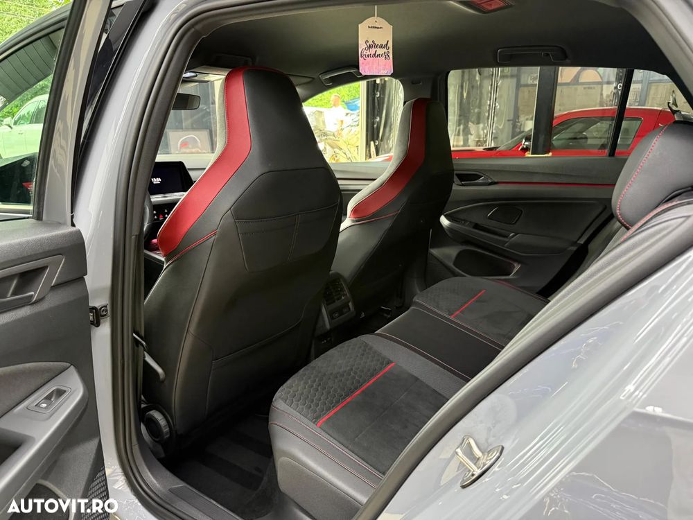 Volkswagen Golf - 25