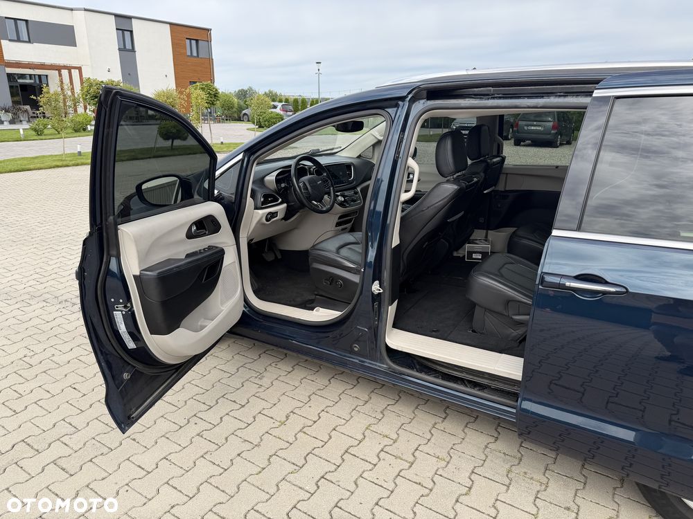 Chrysler Pacifica - 25