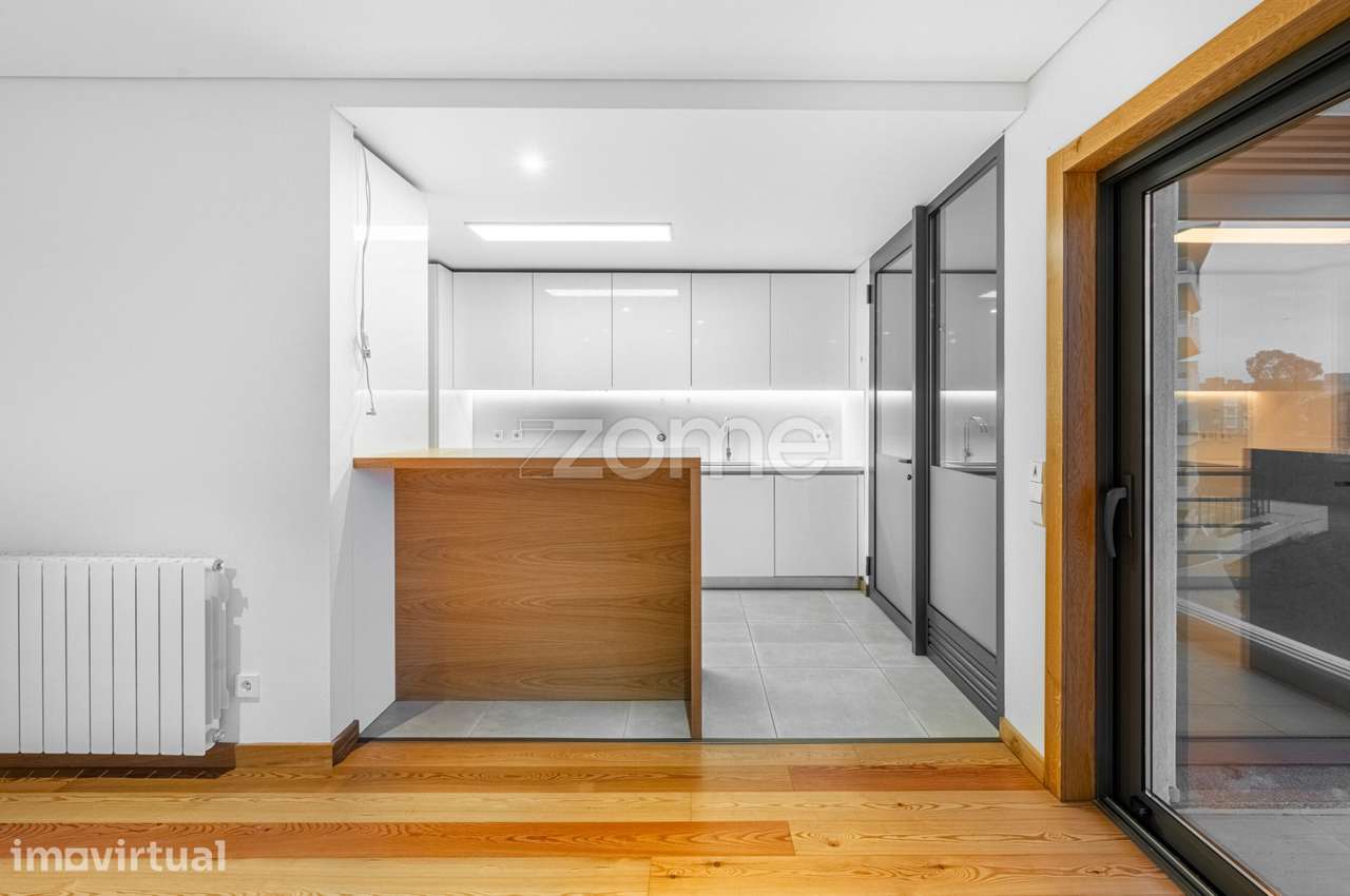 Apartamento T2 com Varanda e Lugar de Garagem - Grande imagem: 4/21
