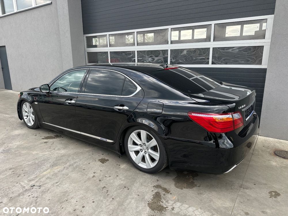 Lexus LS
