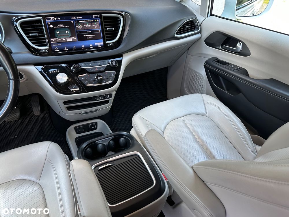 Chrysler Pacifica - 22