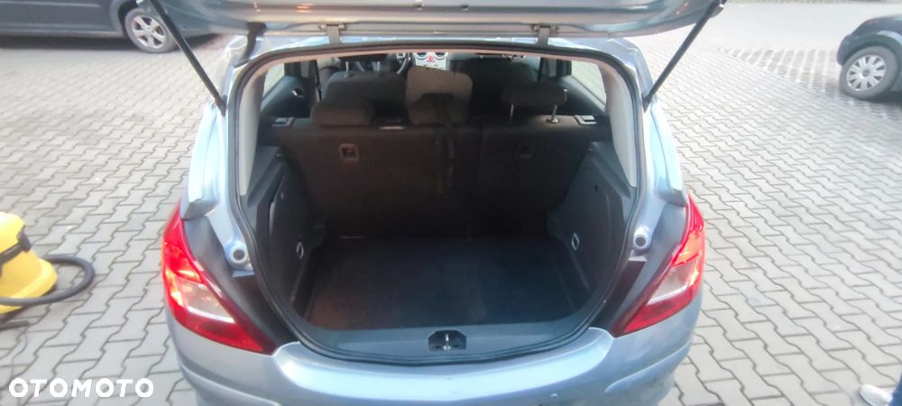 Opel Corsa 1.4 16V Cosmo - 23