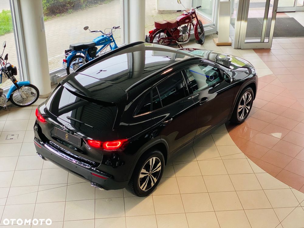 Mercedes-Benz GLA 180 Progressive - 1